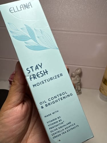 Customer photo review of Stay Fresh Moisturizer Controls Oil and Brightens