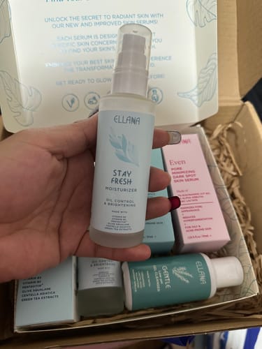 Customer photo review of Stay Fresh Moisturizer Controls Oil and Brightens