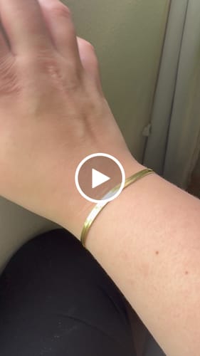 Customer video review of 4mm Herringbone Bracelet
