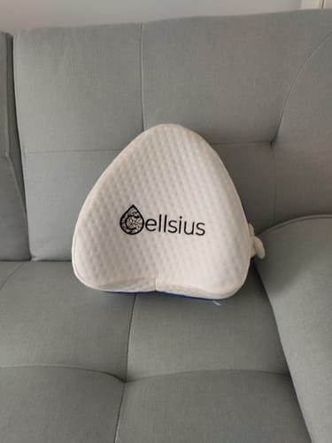 Avis photo d'un client sur Coussin Orthopédique Genoux Cellsius - Le secret d'un sommeil sans douleur