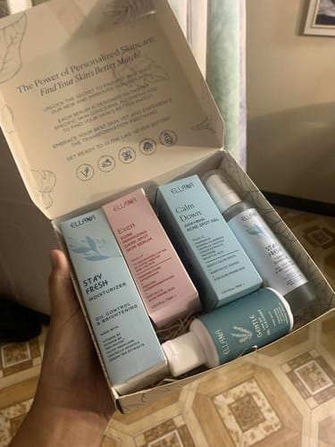 Customer photo review of Stay Fresh Moisturizer Controls Oil and Brightens