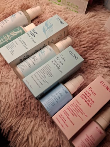 Customer photo review of Stay Fresh Moisturizer Controls Oil and Brightens