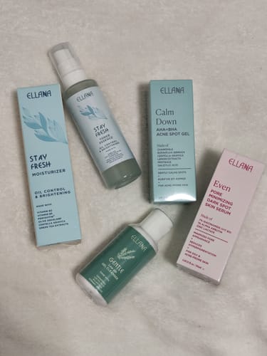 Customer photo review of Stay Fresh Moisturizer Controls Oil and Brightens