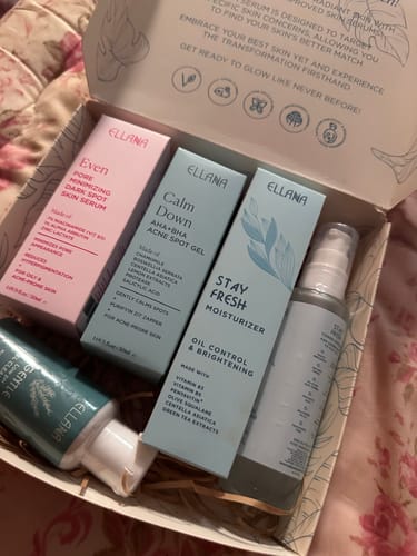 Customer photo review of Stay Fresh Moisturizer Controls Oil and Brightens