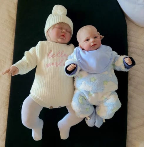 Customer photo review of Newborn Hello World Knitted Bodysuit Set