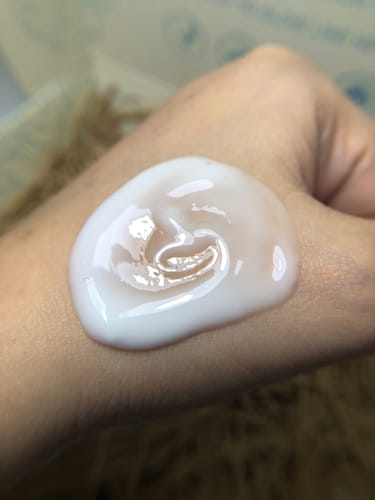 Customer photo review of Stay Fresh Moisturizer Controls Oil and Brightens