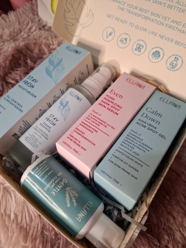 Customer photo review of Stay Fresh Moisturizer Controls Oil and Brightens