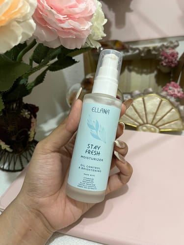 Customer photo review of Stay Fresh Moisturizer Controls Oil and Brightens