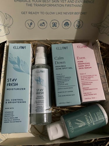 Customer photo review of Stay Fresh Moisturizer Controls Oil and Brightens