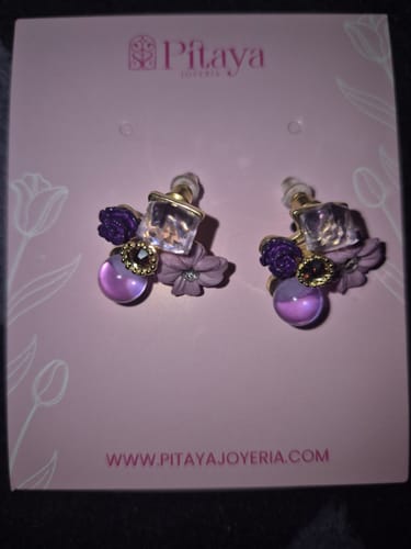 Customer photo review of Aretes Flor Lilya