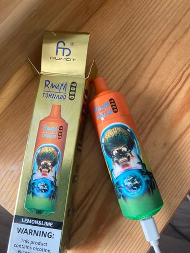 Customer photo review of RAndM Tornado 9000 Puffs Disposable Vape