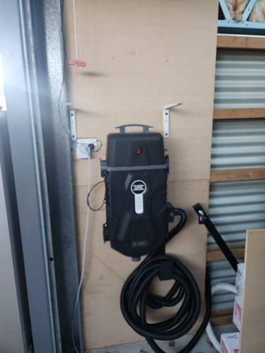 Customer photo review of K21 Wall-Mounted Vacuum