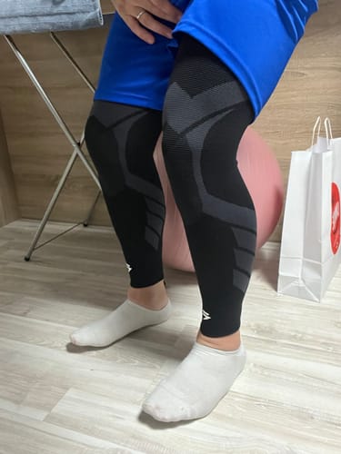 Customer photo review of Compression Sleeves V2 for Knees and Legs