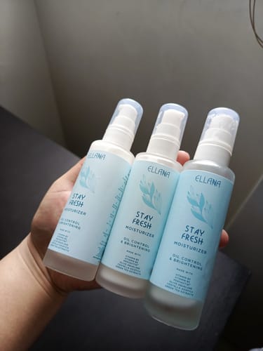 Customer photo review of Stay Fresh Moisturizer Controls Oil and Brightens