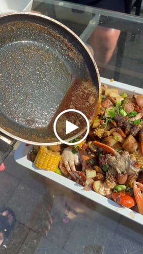 Videorecensie van een klant over Seafood Boil Bomb