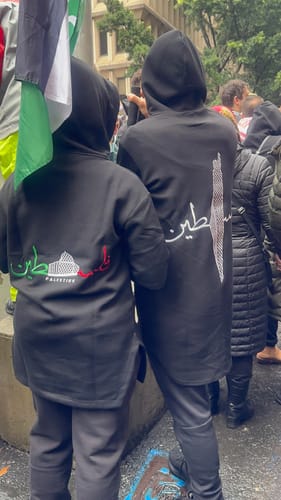 Customer photo review of Men's Oversized Short-Sleeve Palestine Hoodie - Black