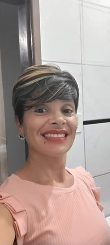 Customer photo review of Peruca Wig Esmeralda Castanho com Luzes Curta Swirl