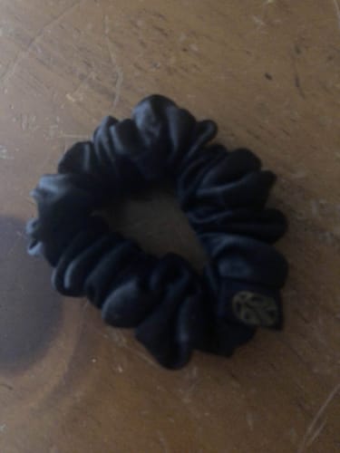 Customer photo review of Onyx Mini Silk Scrunchies (3 pc)
