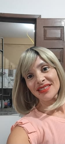 Customer photo review of Peruca Vicky Loira com Franja