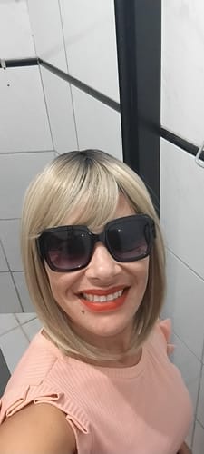 Customer photo review of Peruca Vicky Loira com Franja