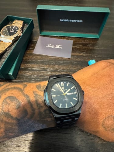 Customer photo review of Lucky Fours® Brone