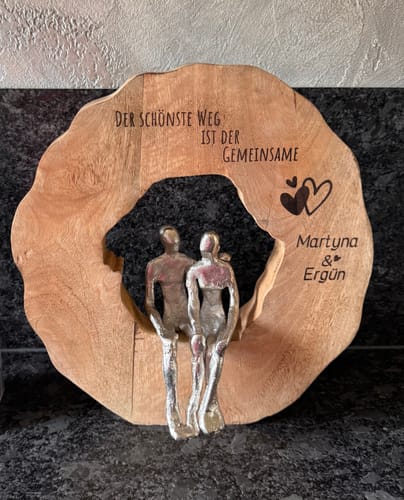 Customer photo review of personalisiertes Liebespaar sitzend 33cm Hochzeitsgeschenk mit Gravur