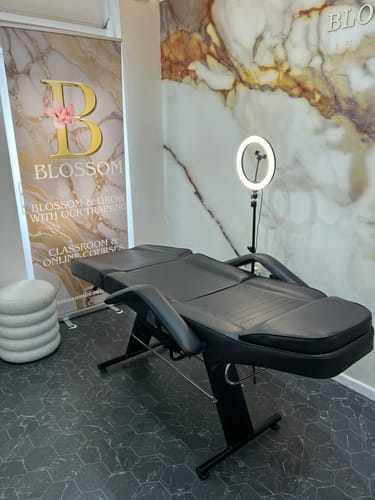 Customer photo review of ActiveShop Basic 202 Black Salon Beauty Chair
