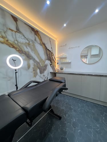 Customer photo review of ActiveShop Basic 202 Black Salon Beauty Chair
