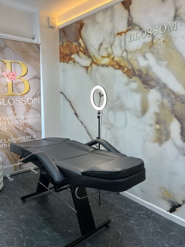 Customer photo review of ActiveShop Basic 202 Black Salon Beauty Chair