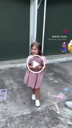 Customer video review of Confetti Birthday Piñatagram