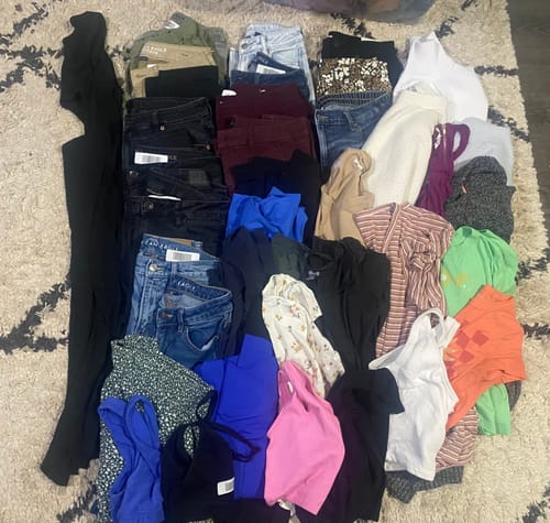 Customer photo review of American Eagle Outfitters Women's Secondhand Wholesale Clothing