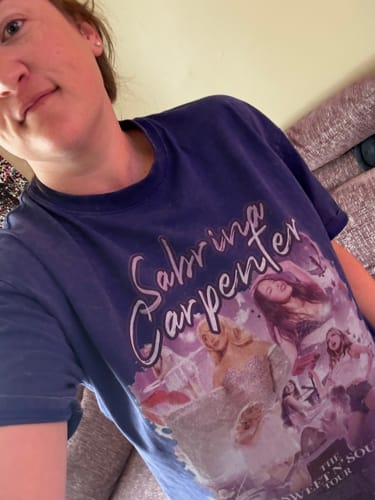 Kate F. review of Sabrina Carpenter Print Round Neck T-shirt image 1 out of 1
