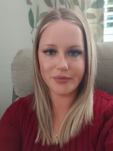 Customer photo review of JBEXTENSION HILLARY MONO Monofilament Handmade Wig 6X5 Full Monofilament Hand Tied Top Wig 16 Inches Blonde With Dark Root Straight Mono Lace Wig With Anti-slip Silicone Strips Glueless Wig Hillary Mono