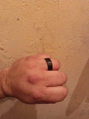 Reseña con foto de un cliente sobre Anillo Essential Strong Black Carburo de Tungsteno