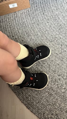 Customer photo review of Vaistoa Kaste lasten vedenpitävät paljasjalkakengät