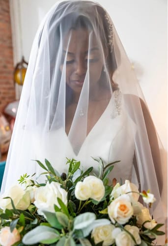 Customer photo review of Simple Raw Edge Drop Veil with Blusher: Fingertip, Chapel & Cathedral - GABRIELLA