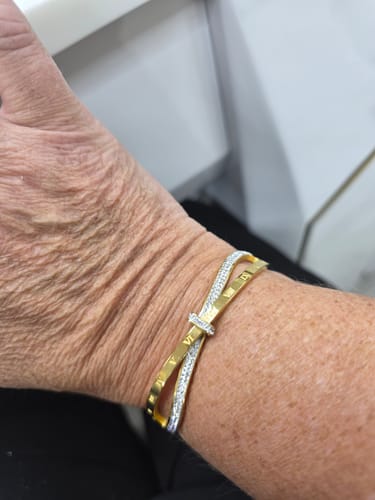 Customer photo review of Riviera Bangle Bracelet - Gold