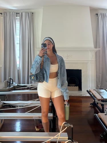 Customer photo review of The Essentials Short / Crème