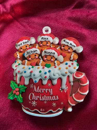 Customer photo review of Personalized Gingerbread Home Decoration - Customized Christmas Decoration, "Put" The Family Into Gingerbread Cups To Welcome Christmas