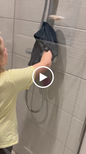Customer video review of Magicwipe™ XXL Bathroom Drying Cloth (40x60cm)