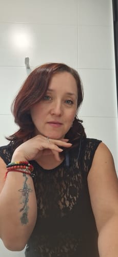 Reseña con foto de un cliente sobre Henna Jamila Hair - Cobrizo Natural y Duradero 👩🏼🦰