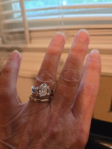 Customer photo review of DovEggs 1.550ct Oval D VVS2-LAB GROWN DIAMOND-LRA176A8