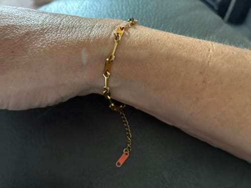 Customer photo review of Tablet Clip Chain Bracelet - Gold