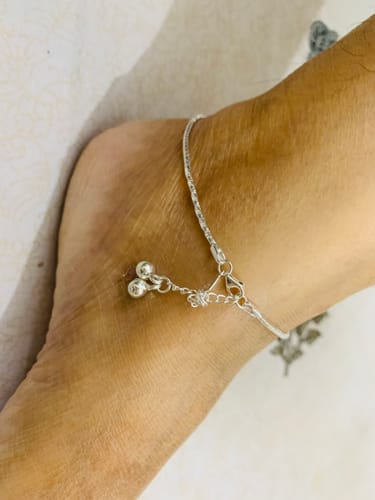 Customer photo review of Silver Sparkling Light Anklet