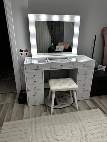 Customer photo review of Rani BJ156 Hollywood Işıklı Aynalı Kulis Makyaj Masası Cam Tablalı 13 Çekmeceli Takı Düzenleyici Puf Takım Beyaz