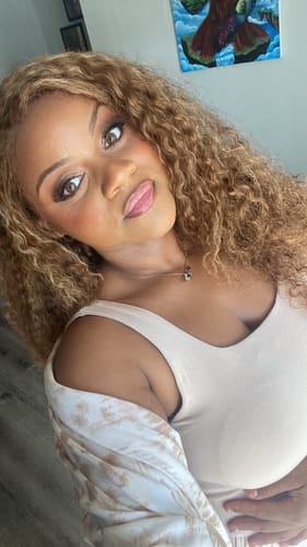 Customer photo review of CurlyMe 360 Lace Wear Go Highlight Kinky Curly Hair Glueless Wigs Pre-Plucked Lace Front Wig