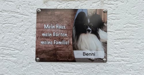 Customer photo review of Hunde-Türschild personalisiert mit Foto & Text (UV- und wetterfest)