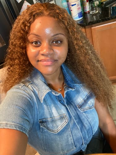 Customer photo review of CurlyMe 360 Lace Wear Go Highlight Kinky Curly Hair Glueless Wigs Pre-Plucked Lace Front Wig