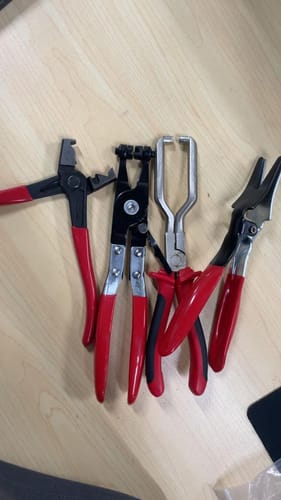 Customer photo review of Kit de abraçadeira de mangueira profissional, conjunto de ferramentas para desconexão e desmontagem de linhas de combustível para manutenção automóvel, abraçadeira de tubo multifuncional para reparação de automóveis, acessórios para automóveis