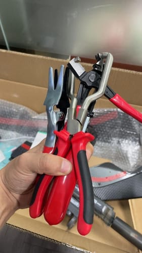 Customer photo review of Kit de abraçadeira de mangueira profissional, conjunto de ferramentas para desconexão e desmontagem de linhas de combustível para manutenção automóvel, abraçadeira de tubo multifuncional para reparação de automóveis, acessórios para automóveis